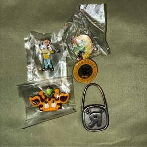 Vintage Geoffrey the Giraffe Toys “R” Us Pins